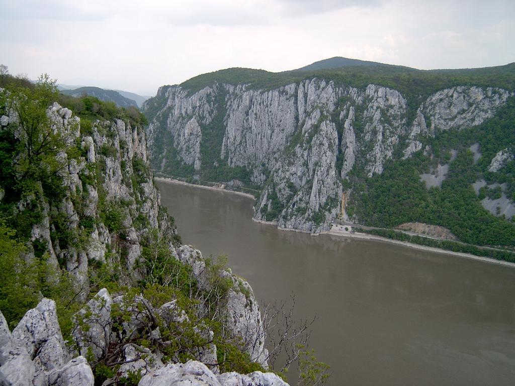 Готель Mai Danube Єшелніца Екстер'єр фото