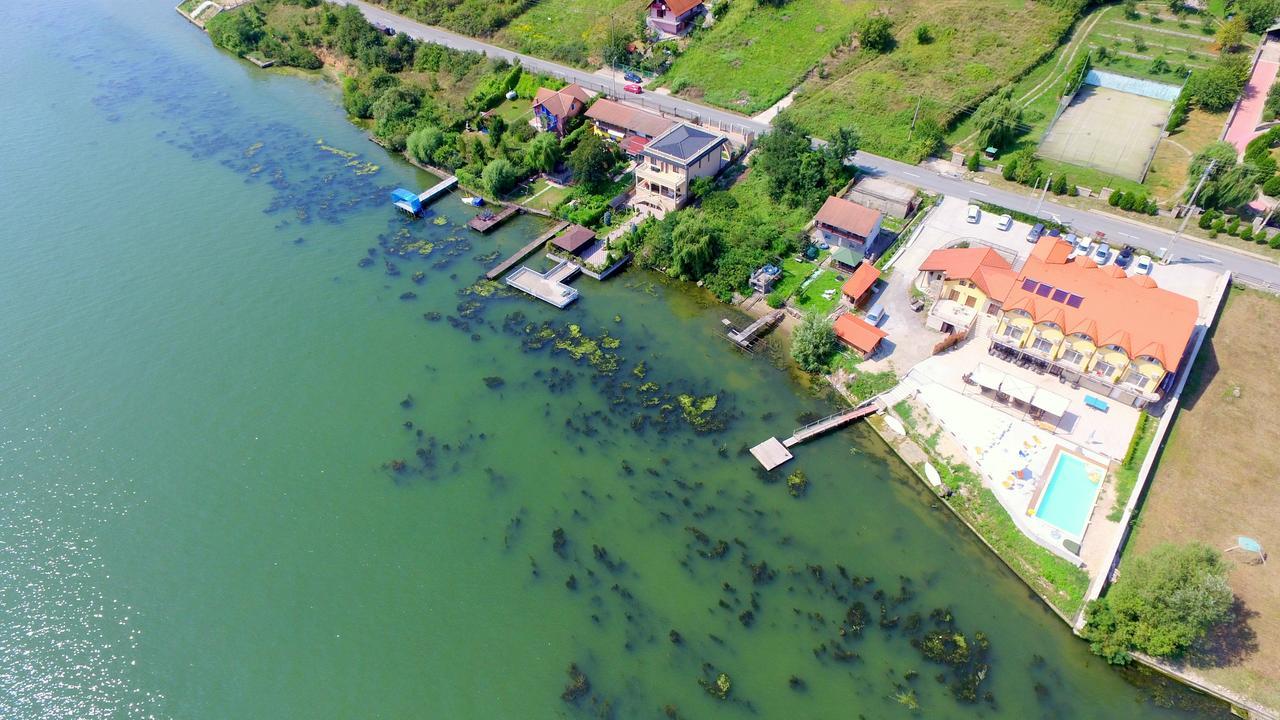 Готель Mai Danube Єшелніца Екстер'єр фото